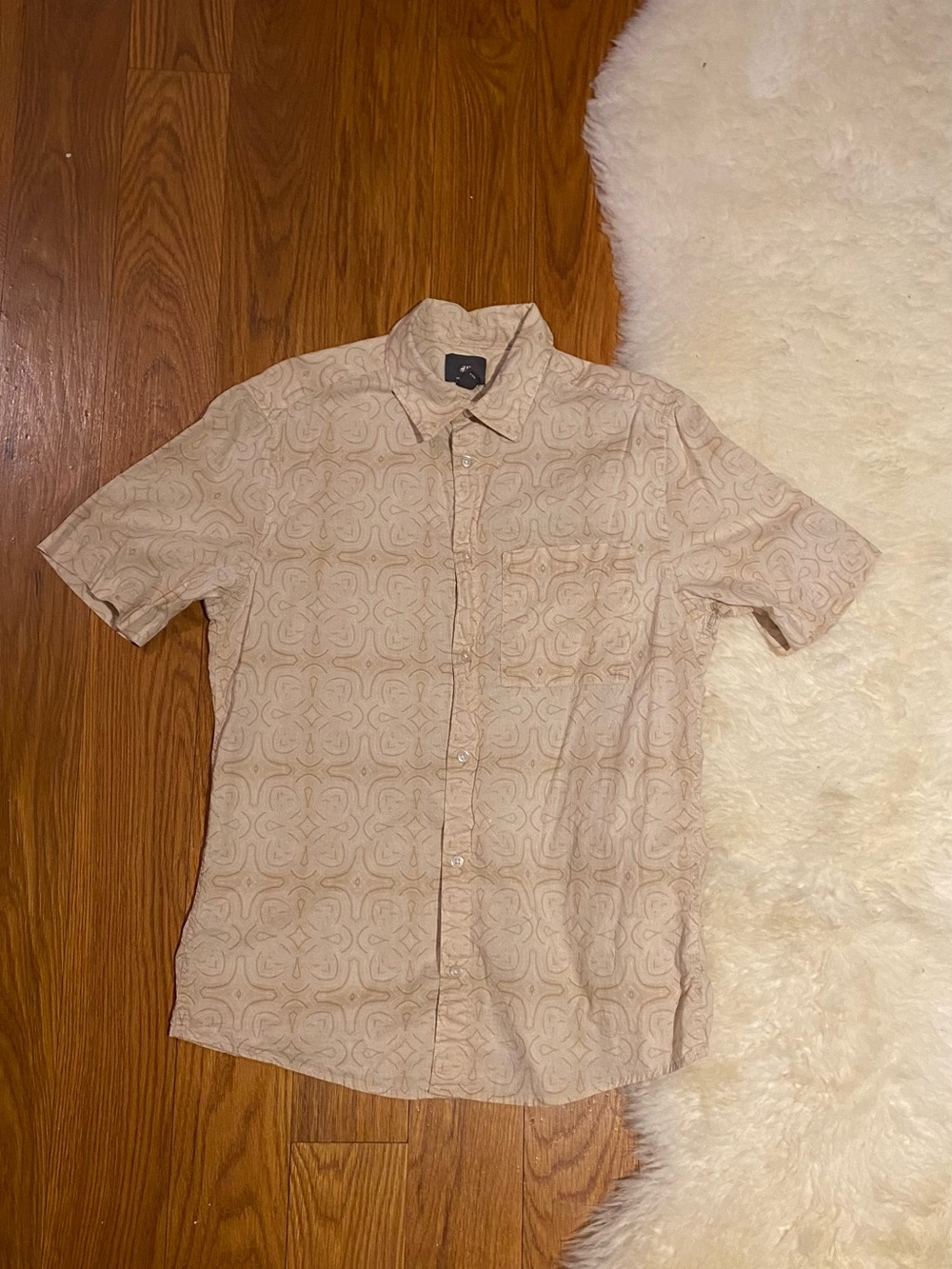 H&M Beige Short-Sleeve Button-Down Shirt with Subtle Pattern